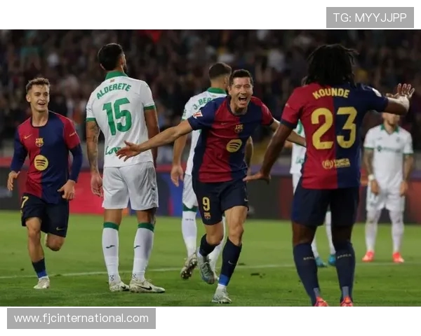 莱万点射制胜巴萨1-0力克巴列卡诺重返西甲榜首