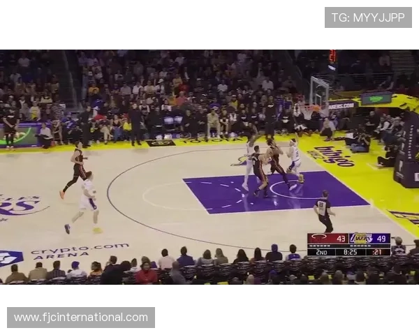 斯玛特追身大帽燃爆全场NBA官方发布十一月三日十大精彩进球 斯玛特追身大帽燃爆全场NBA官方发布十一月三日十大精彩进球