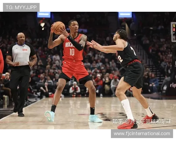 周五竞彩篮球焦点战：开拓者与火箭展开后场双枪对决与长人阵的较量